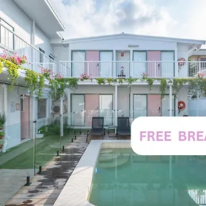 Surf Boutique Backpackers - Free Breakfast Gold Coast