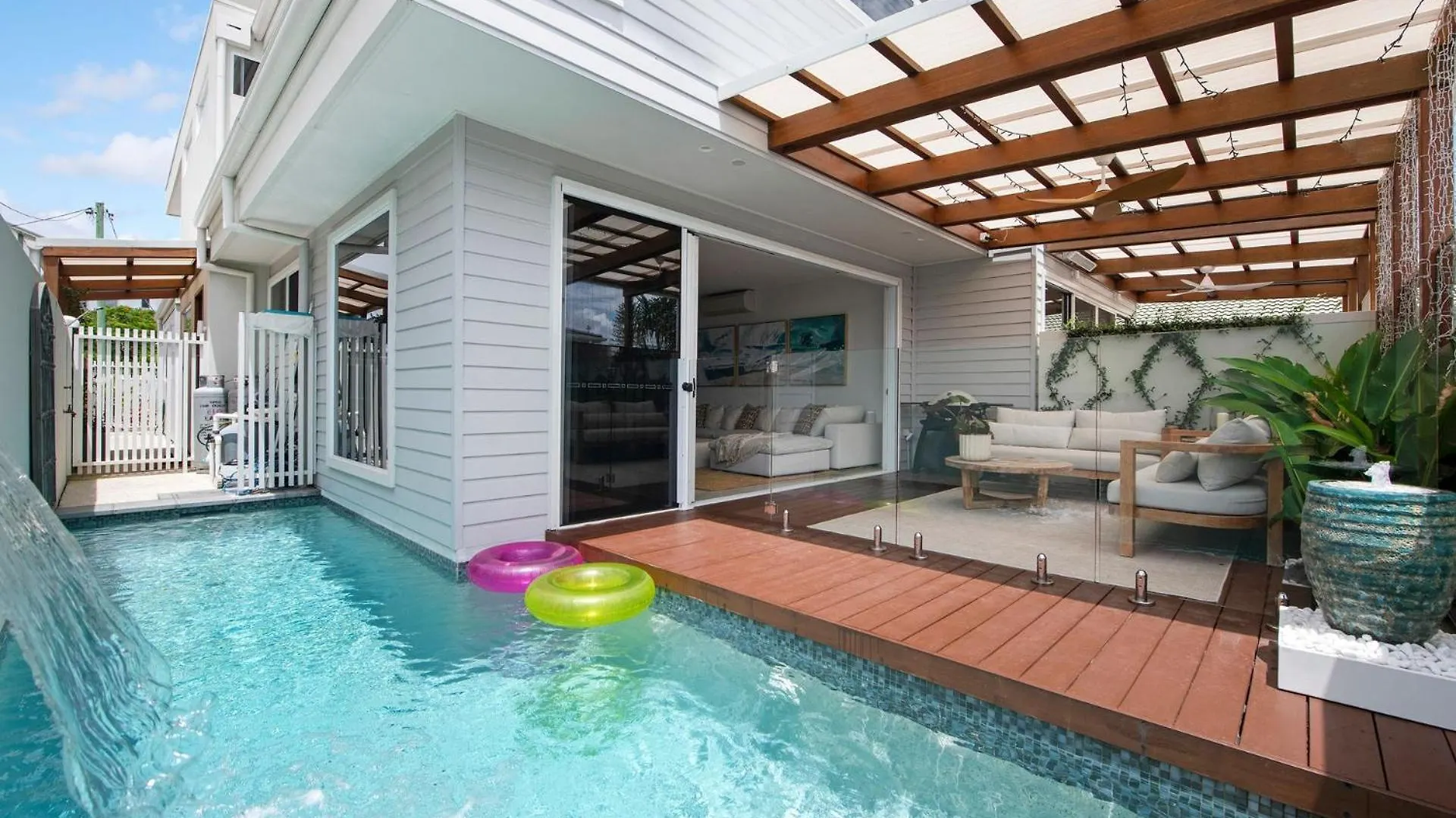 Luxury Tri-Level Duplex In Mermaid Beach - Coasthm Gold Coast 0*,  Australia