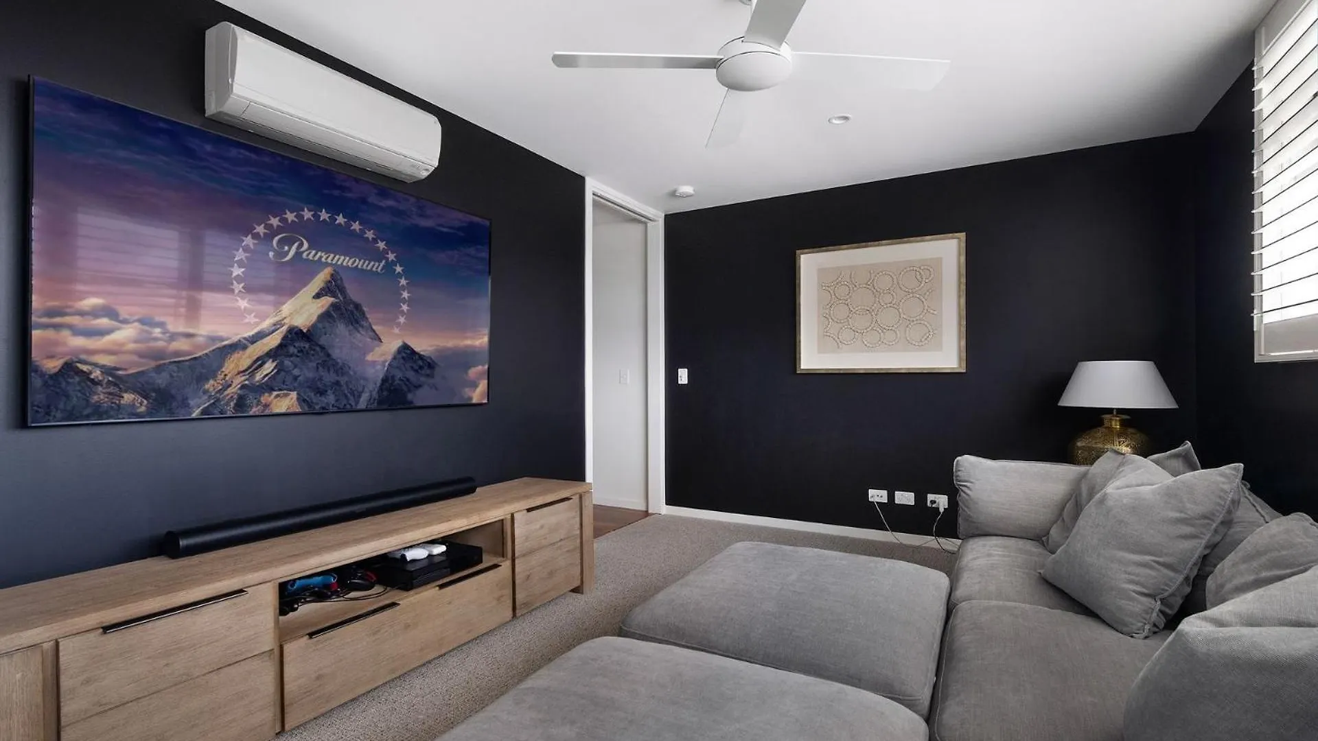 Luxury Tri-Level Duplex In Mermaid Beach - Coasthm Gold Coast Australia