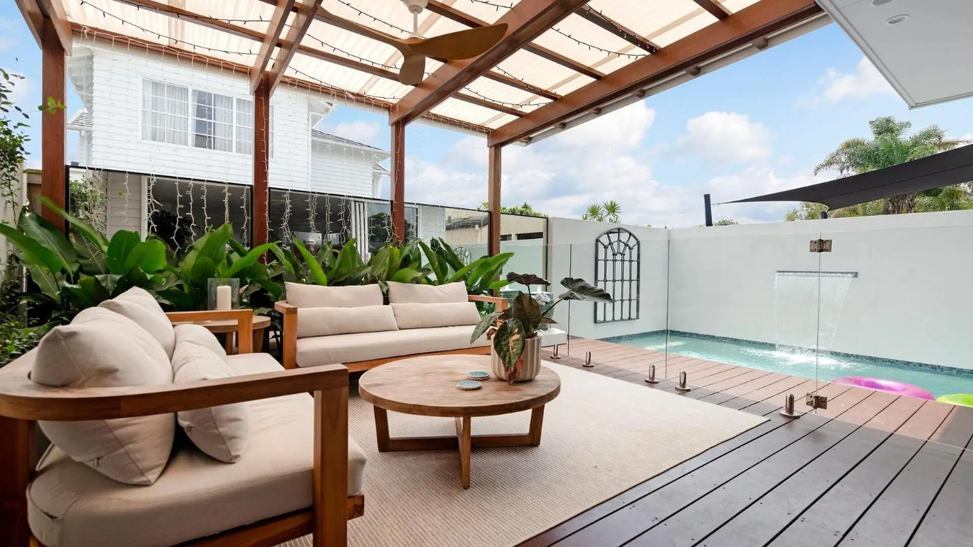 Luxury Tri-Level Duplex In Mermaid Beach - Coasthm Gold Coast