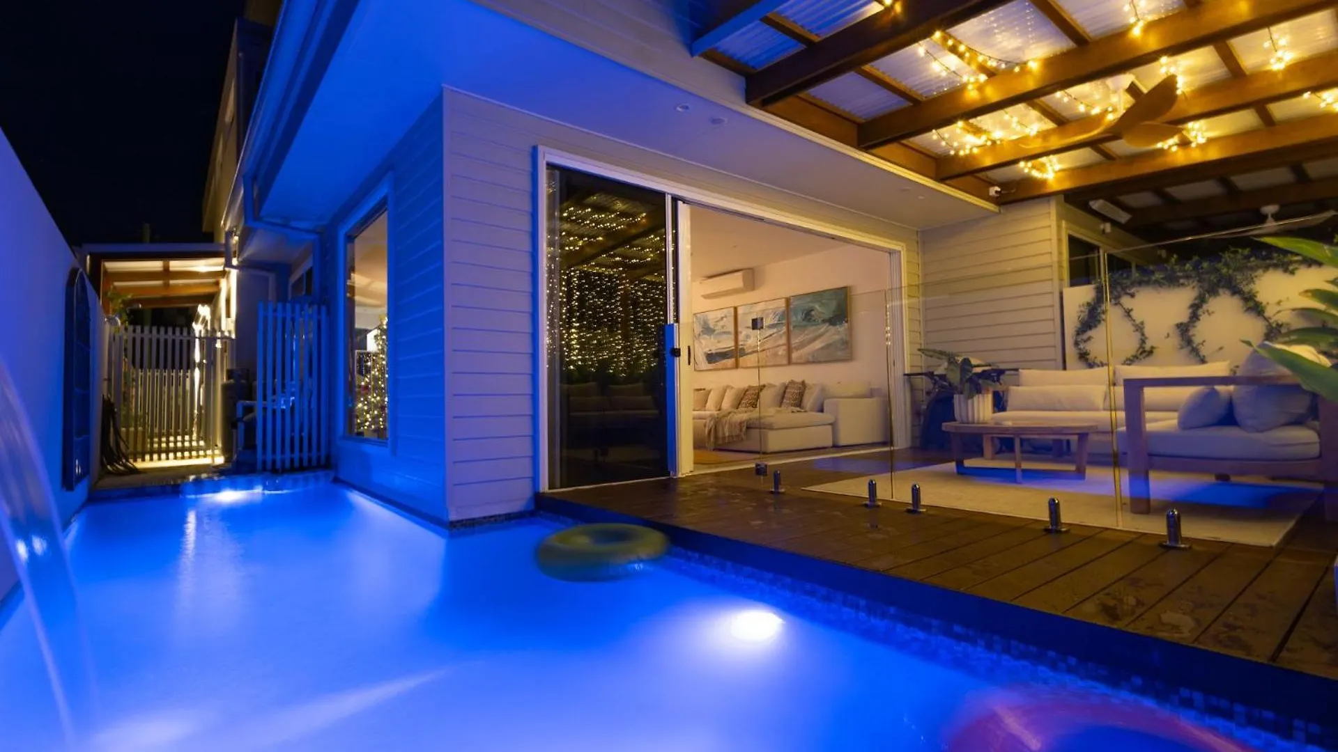 Luxury Tri-Level Duplex In Mermaid Beach - Coasthm Gold Coast 0*,