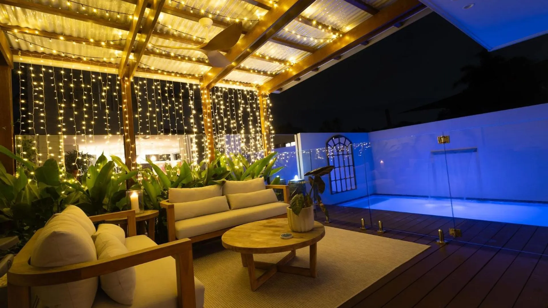 Luxury Tri-Level Duplex In Mermaid Beach - Coasthm Gold Coast Holiday home