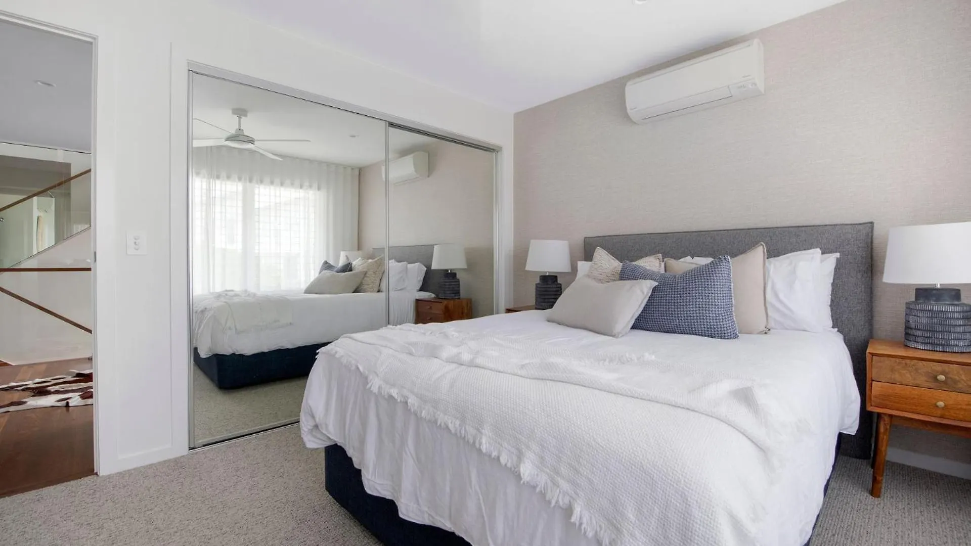 Luxury Tri-Level Duplex In Mermaid Beach - Coasthm Gold Coast Australia